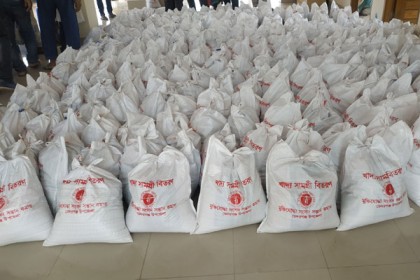 ভেদরগঞ্জে মুক্তিযোদ্ধার সন্তানদের ত্রাণ বিতরণ; ছবি তোলা হয়নি