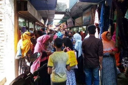 চাঁপাইনবাবগঞ্জে বন্ধের ঘোষণা থাকলেও খুলে গেছে সব মার্কেট