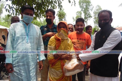 কাহালুতে কর্মহীন শ্রমিক ও দুস্থদের মাঝে খাদ্যসামগ্রী বিতরণ