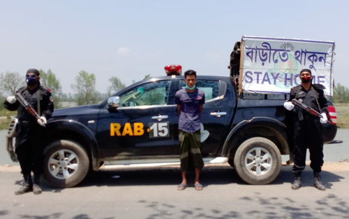 টেকনাফে ১০ হাজার ইয়াবাসহ রোহিঙ্গা আটক     