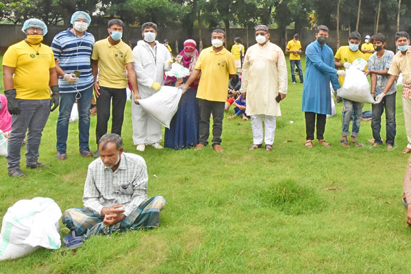 বগুড়ায় ৫ শতাধিক
পরিবারে খাদ্যসামগ্রী বিতরণ 
