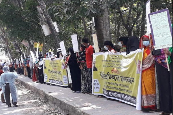 করোনার থাবায় দুর্দিনে বিড়ি শ্রমিকরা