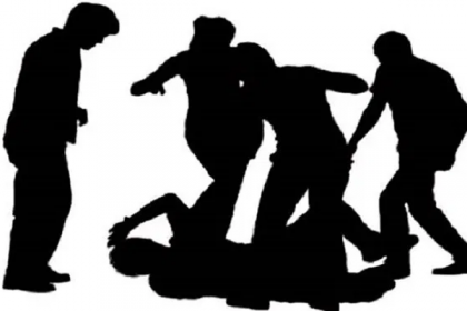 বগুড়ায় পৌরসভার সচিবকে পেটালেন কর্মচারীরা!