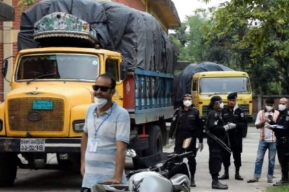 জয়পুরহাটে ৫০ মেট্রিক টন গমসহ ৩টি ট্রাক জব্দ