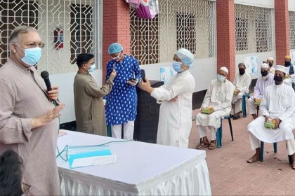 শ্রীমঙ্গলে ইমাম ও মুয়াজ্জিনদের হাতে প্রধানমন্ত্রীর উপহার তুলে দিলেন এমপি শহীদ