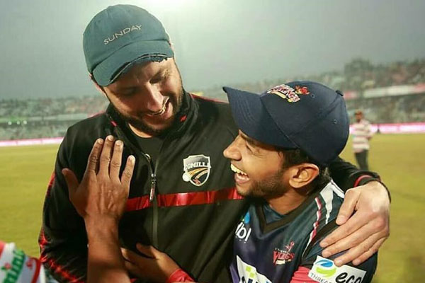 নিলামে ব্যাট কেনার পর মুশফিককে নিয়ে যা বললেন আফ্রিদি