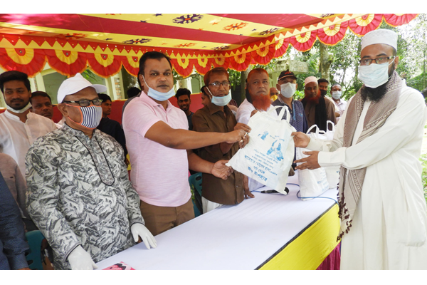 বগুড়ায় ৯০০ ইমাম-মুয়াজ্জিন পেল ঈদ উপহার