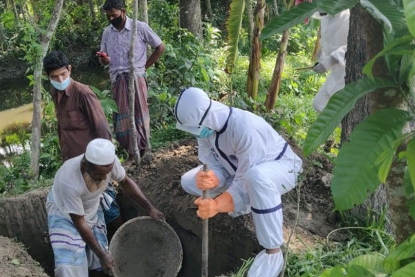 হাতিয়ায় করোনা উপসর্গ নিয়ে মৃত্যু, লাশ দাফনে বাধা; পুলিশের সহযোগিতায় দাফন

