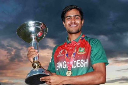 বিশ্বকাপজয়ী আকবরের জার্সি-গ্লাভস কিনলেন যুক্তরাষ্ট্র প্রবাসী 