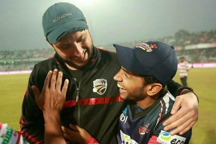 নিলামে ব্যাট কেনার পর মুশফিককে নিয়ে যা বললেন আফ্রিদি