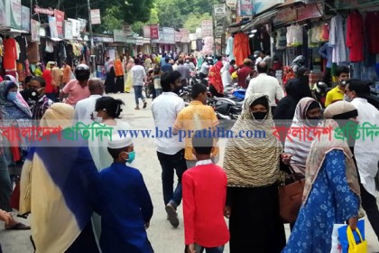 ঠাকুরগাঁওয়ে মার্কেটগুলোতে মানা হচ্ছে না স্বাস্থ্যবিধি