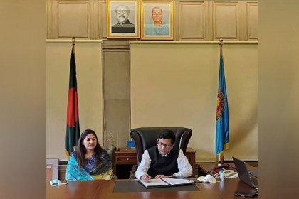 মেয়রের দায়িত্ব বুঝে নিলেন তাপস