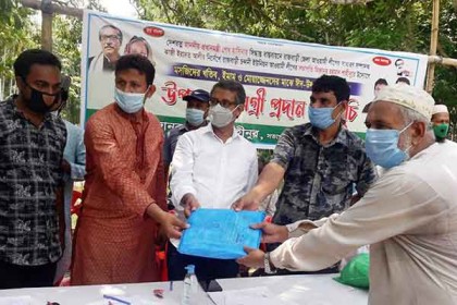 রাজবাড়ীতে মসজিদের ইমাম ও মোয়াজ্জিনদের মাঝে ঈদ উপহার বিতরণ