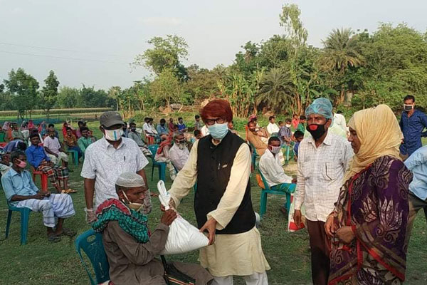 বড়াইগ্রামে জিন্নাহ ফাউন্ডেশনের উদ্যোগে ঈদ সামগ্রী বিতরণ