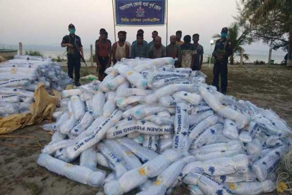 দেড় কোটি টাকার কারেন্ট জাল বোঝাই ট্রলারসহ ১৩ জেলে আটক