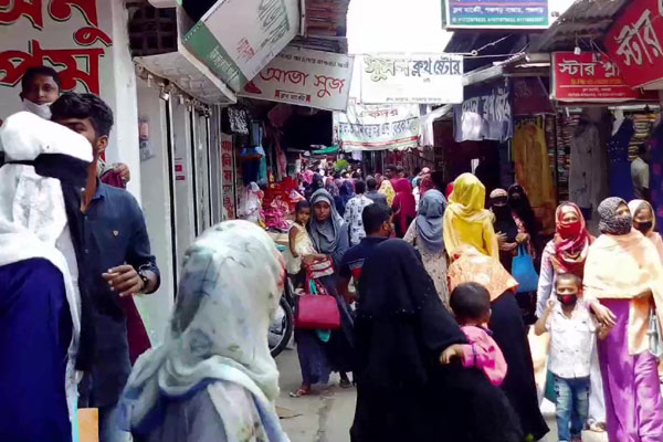 পঞ্চগড়ে মার্কেটে উপচে পড়া ভিড়