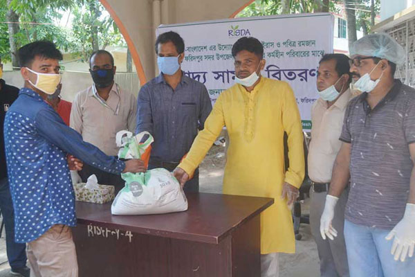 ফরিদপুরে নরসুন্দর ও ক্ষুদ্র নৃ-গোষ্ঠী পরিবারে খাদ্যসামগ্রী বিতরণ 

