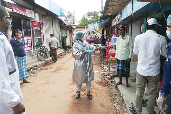 নাঙ্গলকোটে করোনা সচেতনতায় ৯ বাজারে ইউএনও’র অভিযান