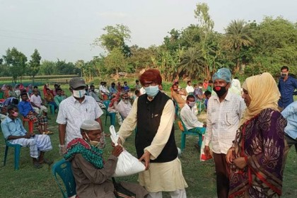 বড়াইগ্রামে জিন্নাহ ফাউন্ডেশনের উদ্যোগে ঈদ সামগ্রী বিতরণ