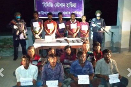 হাতিয়ায় বন্দুক, গুলিসহ ৫ জলদস্যু
আটক 