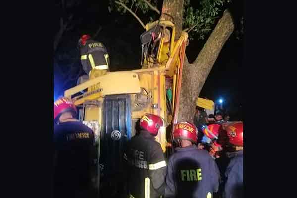 নেত্রকোনায় ধান বোঝাই ট্রাক খাদে, ড্রাইভার নিহত