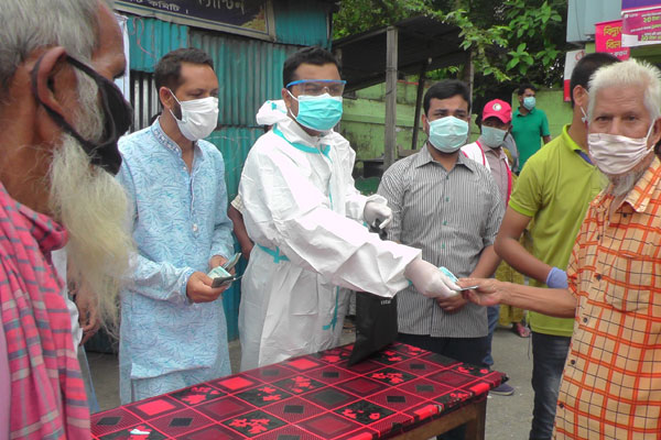 কুড়িগ্রামে অসহায় মানুষকে নগদ অর্থ সহায়তা