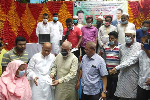 প্রধানমন্ত্রীর অনুদানের টাকা লুটপাট করছে আওয়ামী লীগ নেতাকর্মীরা : দুলু