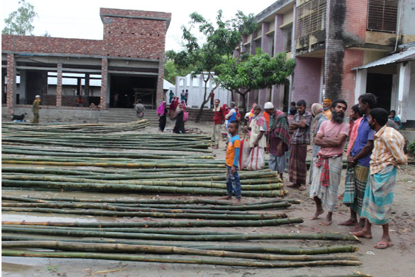 সোনাতলায় ঝড়-বৃষ্টির আশঙ্কায়
বাঁশের হাট জমে উঠেছে