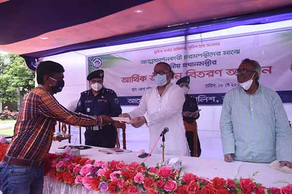 রাজশাহীতে প্রধানমন্ত্রীর অনুদান পেলেন ৫৭ চরমপন্থী