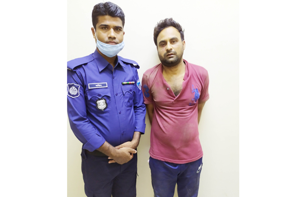 হোমনায় চাচা ডাক শুনে ঘরের দরজায় এসে খুন


