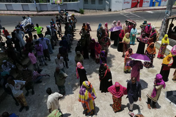 কর্মহীনদের খাদ্য সহায়তা দিল রাঙামাটি ছাত্রদল 