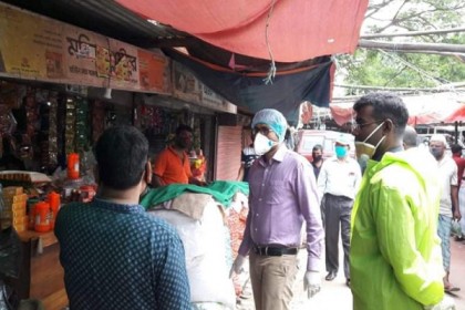 টাঙ্গাইল জেলা প্রশাসনের ত্রাণ বিতরণ ও মোবাইল কোর্ট পরিচালনা