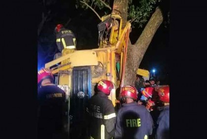 নেত্রকোনায় ধান বোঝাই ট্রাক খাদে, ড্রাইভার নিহত