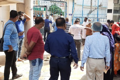 চুয়াডাঙ্গায় নির্দেশনা অমান্য করায় ক্রেতা-বিক্রেতাকে জরিমানা 