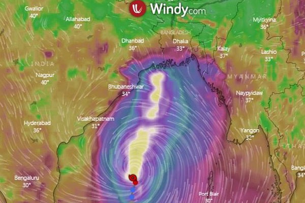 ২৪৫ কিমি ঝড়ো বাতাস নিয়ে এগোচ্ছে সুপার সাইক্লোন ‘আম্ফান’