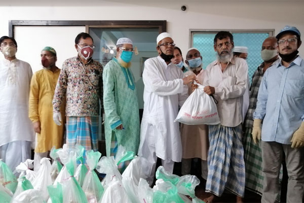 সিদ্ধিরগঞ্জে সাড়ে ৬০০ পরিবারের মাঝে ত্রাণ বিতরণ