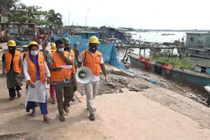 বরিশালে ঝুঁকিপূর্ণ এলাকার মানুষকে আশ্রয় কেন্দ্রে নেওয়া শুরু