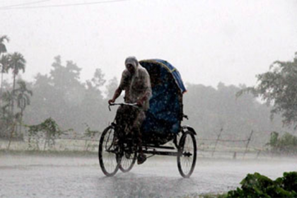 সুপার সাইক্লোন আম্ফানের প্রভাবে বরিশালে বৃষ্টি