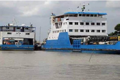 ঘূর্ণিঝড় আম্ফানের প্রভাবে শিমুলিয়ায় ফেরিসহ নৌযান চলাচল বন্ধ