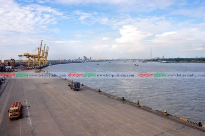 সুপার সাইক্লোন আম্ফান : জাহাজশূন্য চট্টগ্রাম বন্দরে পণ্য উঠানামা বন্ধ