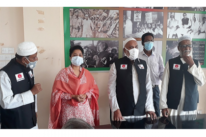 সুনামগঞ্জের দোয়ারাবাজারে মুজিব কোট ও চাদর বিতরণ