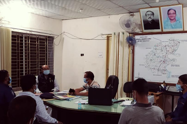 মোরেলগঞ্জে নদীর তীরবর্তী বাসিন্দাদের আশ্রয় কেন্দ্রে তোলার নির্দেশ