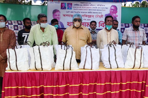 পত্নীতলায় বিএনপির উদ্যোগে অসহায় ও দরিদ্রদের মাঝে খাদ্যসামগ্রী বিতরণ