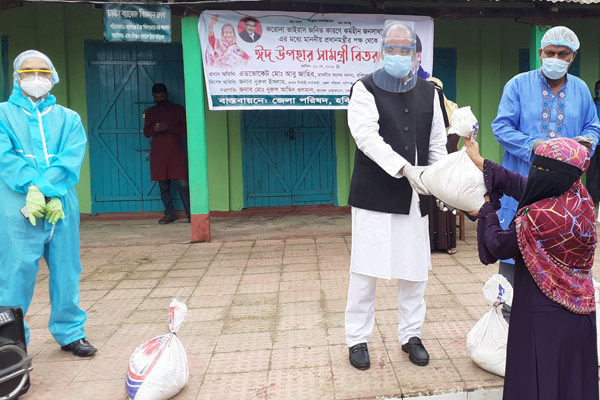 হবিগঞ্জে খাদ্য সামগ্রী বিতরণ
