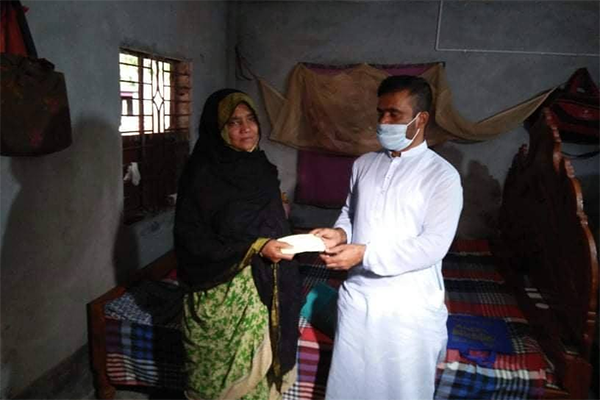 সেই রুপার পরিবারের জন্য ঈদ সামগ্রী নিয়ে হাজির চেয়ারম্যান বাবুল শেখ