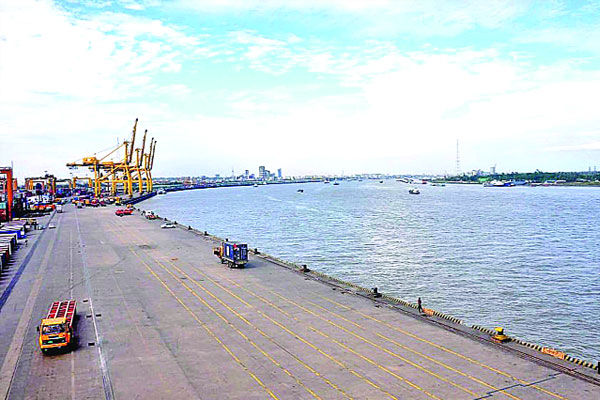 জাহাজশূন্য জেটি পণ্য ওঠানামা বন্ধ