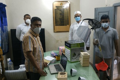 
শরীয়তপুরে জেলা প্রশাসকের ত্রাণ তহবিলে ধানকাটার যন্ত্র ও খাদ্য সামগ্রী 