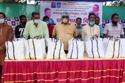 পত্নীতলায় বিএনপির উদ্যোগে অসহায় ও দরিদ্রদের মাঝে খাদ্যসামগ্রী বিতরণ
