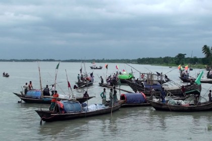লক্ষ্মীপুরে মাইকিং, নিরাপদে যাচ্ছে না উপকূলবাসী
