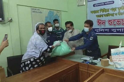 চুয়াডাঙ্গায় তৃতীয় লিঙ্গের জনগোষ্ঠীর মাঝে ঈদ উপহার বিতরণ